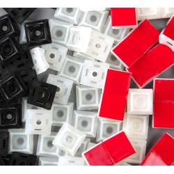 PODSTAWA SAMOPRZYLEPNA 20mm x 20mm BIAŁA 50 sztuk